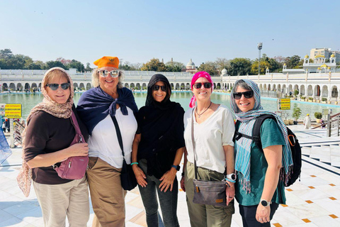 Delhi: Guided Shopping Tour Experience with Female Expert Exclusive Full-Day Shopping Tour with Female Expert Guide