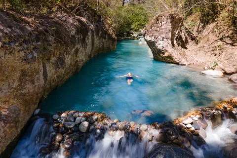 Combo: Lunch+ Las Chorreras waterfall+ Blue Ponds+ Hotspring