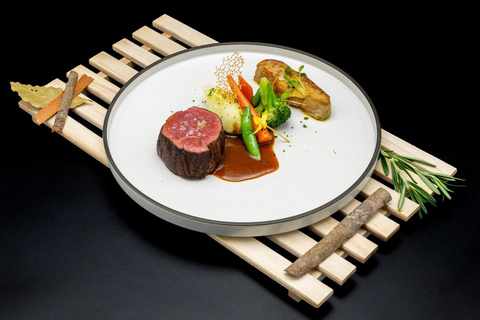 Siem Reap: een spectaculaire show met optioneel dinerSiem Reup; Een geweldige show en diner, alleen bij Labyrinth