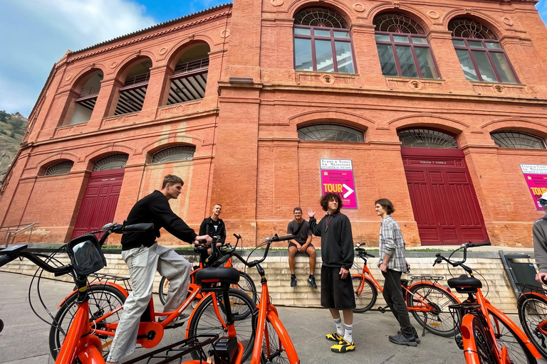 Malaga: Guided Bike Tour with E-Bike Option & Highlights Private Tour by Regular Bike (Up to 10 People)