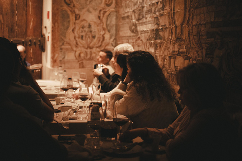 Lisboa: Noche de Fado con Cena en una Casa Típica de Fado