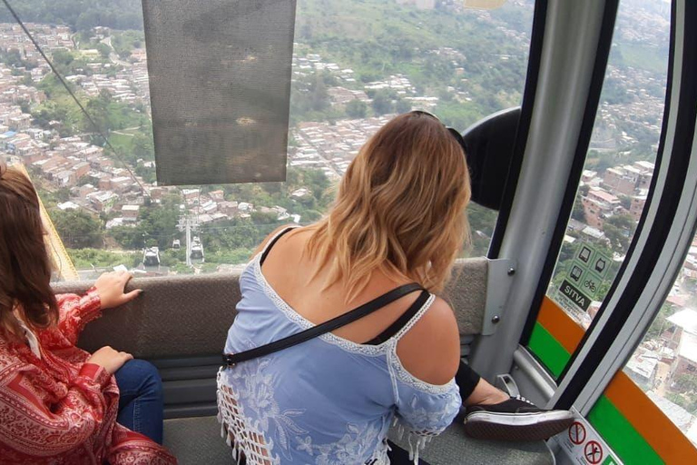 Medellín: Metro and Metro Cable Tour