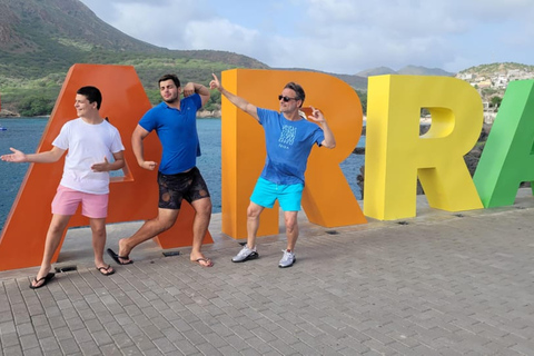 Praia: jednodniowa wycieczka minibusem dla pasażerów statków wycieczkowychOdbiór w porcie