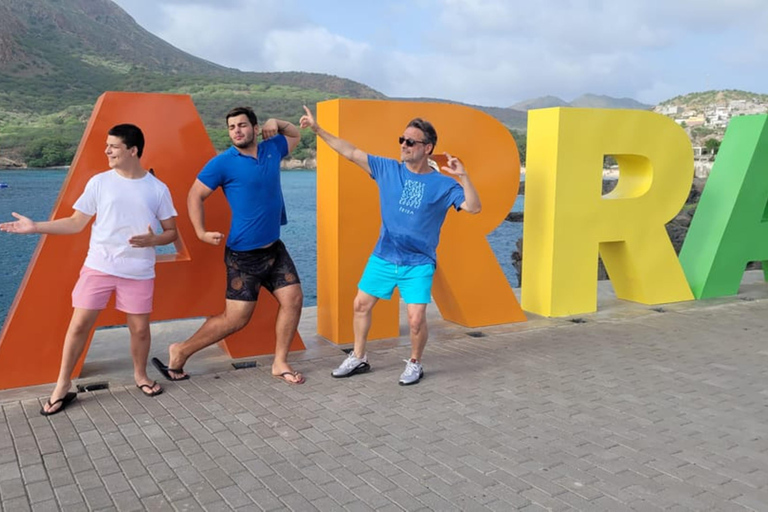 Praia: jednodniowa wycieczka minibusem dla pasażerów statków wycieczkowychOdbiór w porcie