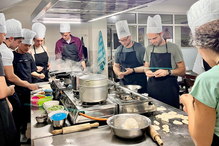 كاتماندو: رحلة إيفرست، ومواقع اليونسكو، ودورة الطبخ