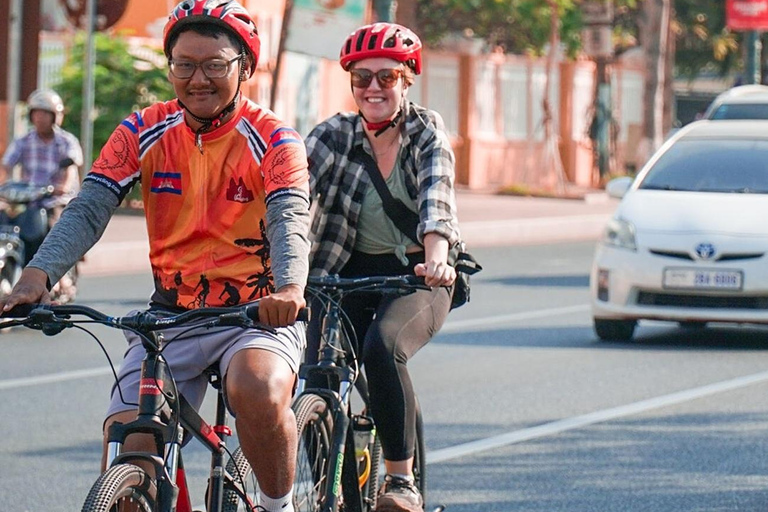 Phnom Penh: Bikes and Bites Cycling Tour
