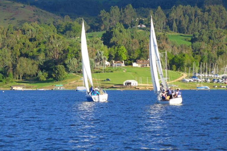 BOGOTA: Segeltag in Guatavita, Segeln und Entdecken auf dem Tominé-Stausee