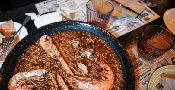Barcelona: Tipsy Food Tour with Paella, Sangria & History