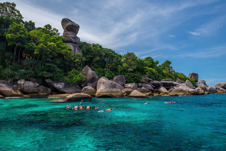 Phuket: Escursione di un giorno alle isole Similan in barca, catamarano di lusso