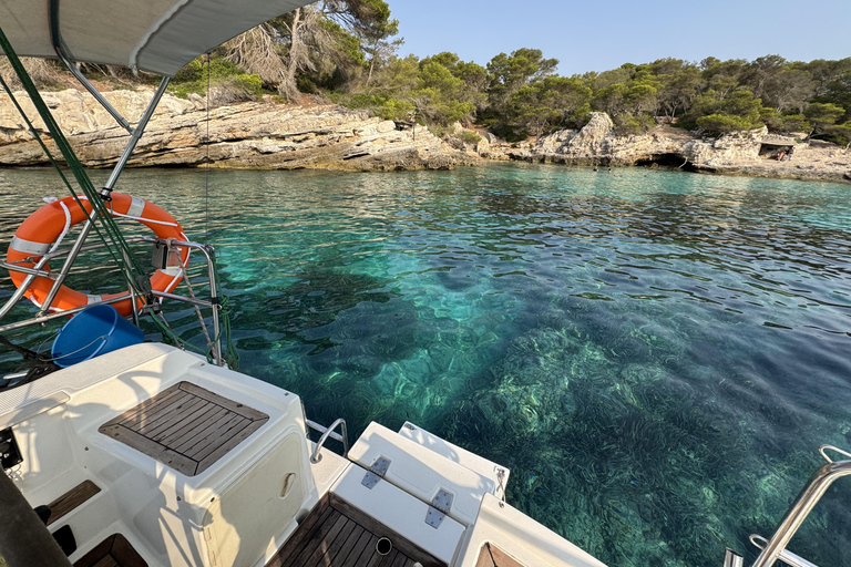 Cala Galdana - Full-day sailing trip (8 hours) Full-day sailing trip through the coves of southern Menorca (max. 4 people)