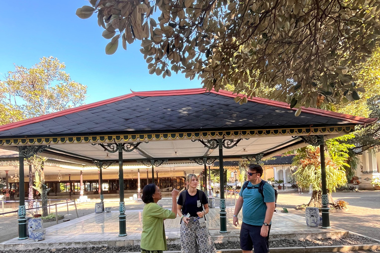 Yogyakarta: tour del Palazzo del Sultano, Borobudur e tramontoYogyakarta: Palazzo del Sultano, Borobudur e tour al tramonto