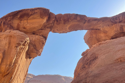 Wadi Rum: tour de medio día en jeep con guía beduino