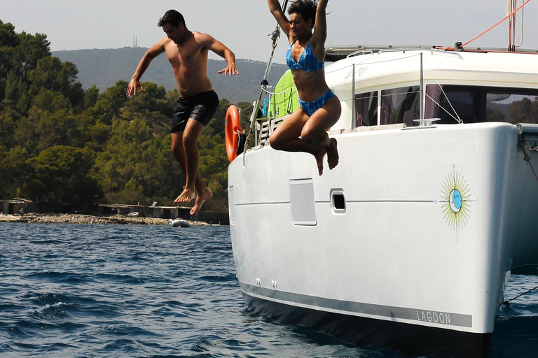 Valencia: Exclusive catamaran (max. 10), paella on board, and swimming – 3 hours Exclusive catamaran (max. 10), paella on board, and swim – 3 hours