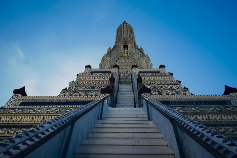 Traditional Thai Makeover, hairdo & Photoshoot at Wat Arun Traditional Makeover & Photoshoot at Wat Arun