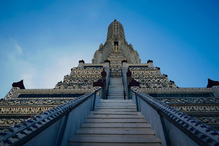 Traditional Thai Makeover, hairdo & Photoshoot at Wat Arun Traditional Makeover & Photoshoot at Wat Arun