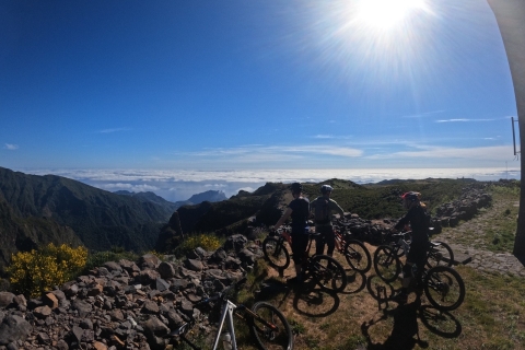 Wycieczka przełajowa po Maderze na rowerze górskimWycieczka przełajowa po Maderze – przeżycie na rowerze górskim