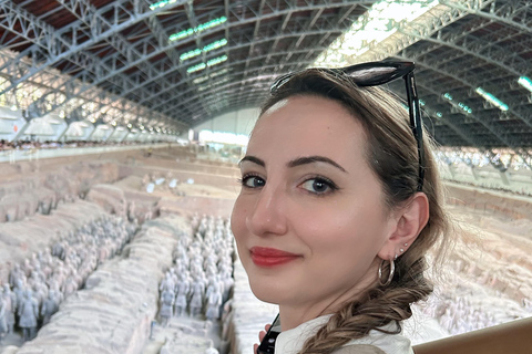 Xi'an: Terracotta Army, City Wall, Pagoda & Family Lunch Private Guided Tour with Lunch and Pickup Anywhere in Xi'an