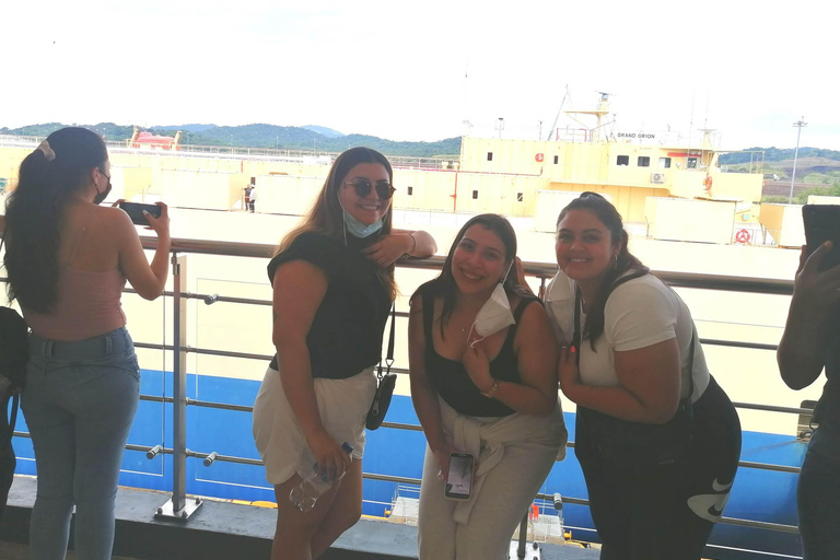 Private tour Tocumen Airport Connection, Panama Canal and Casco Antiguo