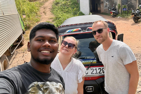 Negombo: Private Tuk-Tuk Tour –Temples, Markets & Local Life