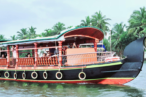 Alleppey: Kajakpaddling och båttur med Shikkara med lokal måltid