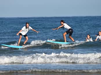 Bidart: Enjoy surfing with experienced and friendly teachers