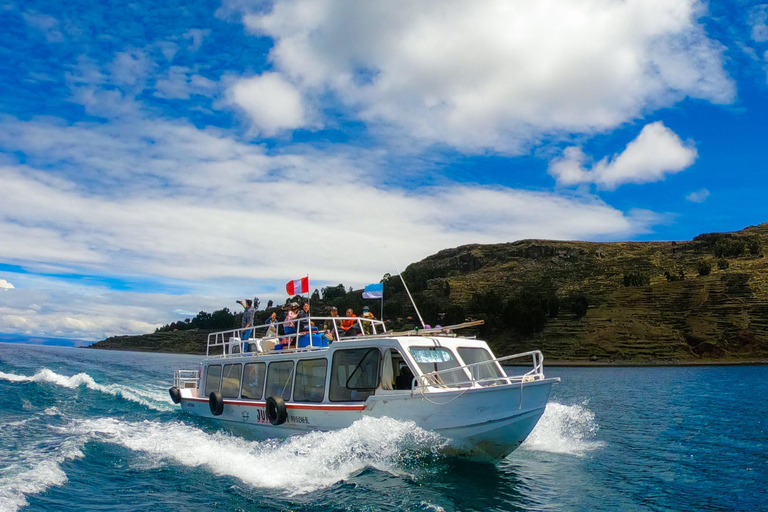 Puno: Full-Day Tour of Uros and Amantani with an Authentic Cultural Experience