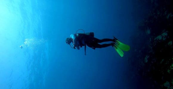 Cartagena to Barú: Beginner Scuba Dive + PADI class (10+)