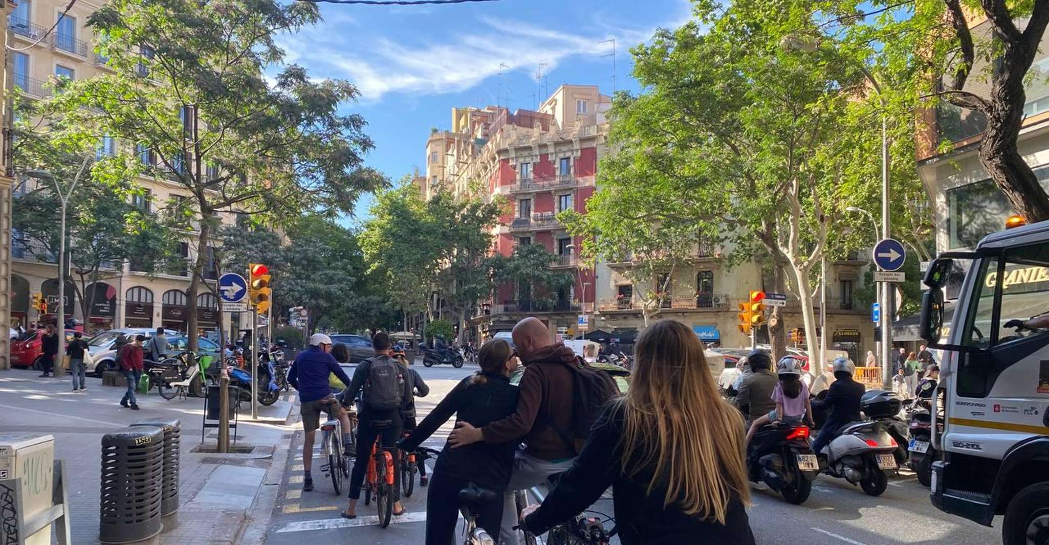 Barcelona: 2.5-Hour Bike or E-Bike Historical Tour photo 11