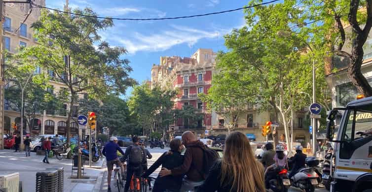 Barcelona: 2.5-Hour Bike or E-Bike Historical Tour photo 11