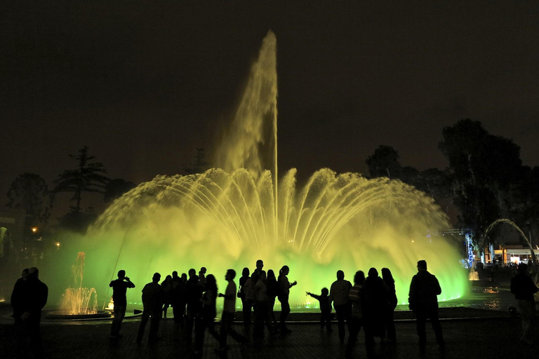 Lima: spettacolo illuminato del Circuito de Agua MágicoLima: spettacolo illuminato del Circuito de Agua Mágico (Circuito dell&#039;acqua magica)