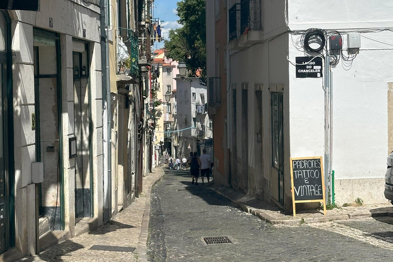 Lisbon: Intimate Fado Show in the Historic Fado District