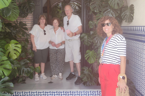 Concours des patios de Cordoue : une expérience unique mêlant fleurs et tradition.Concours des cours de Cordoue : une expérience unique de fleurs et de tradition.