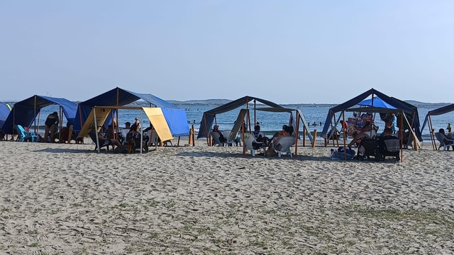 Cartagena: SUN TENT and CHAIRS on the Castillogrande beach
