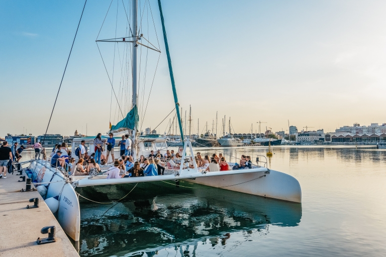 Valencia: Katamaran-Fahrt bei Sonnenuntergang mit Sekt