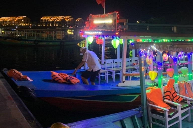 Hoi An: nocne wypuszczanie lampionów łodzią motorowąWypuść latarnie łodzią motorową w nocy