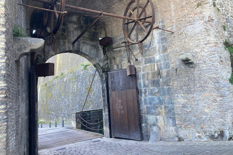 Cobblestones Tour Pamplona: Immersive Medieval Tour English Cobblestones Tour Pamplona: Immersive Medieval Tour English