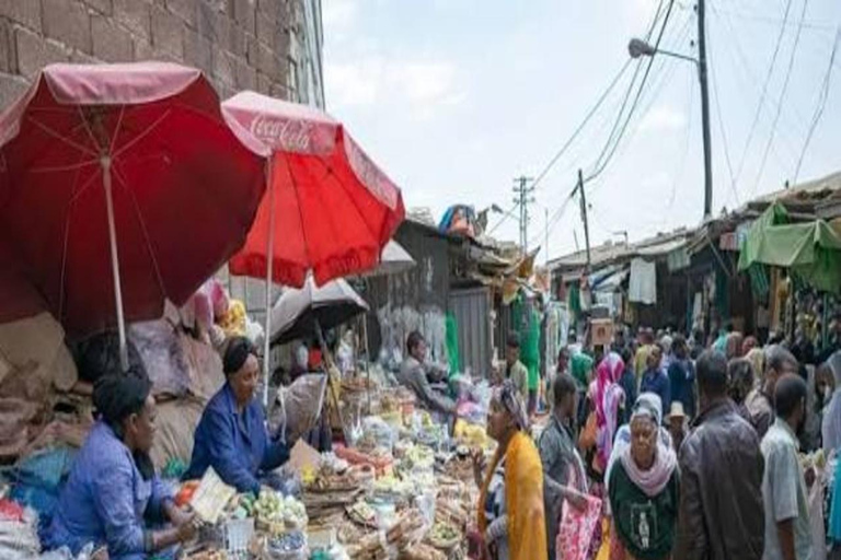 Addis Ababa: Walking Tour with Adwa Museum & Mercato