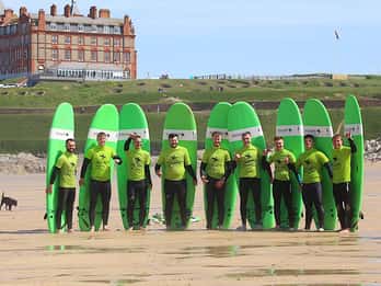 Newquay: 2 hour Surf Experience - For Beginners/Improvers