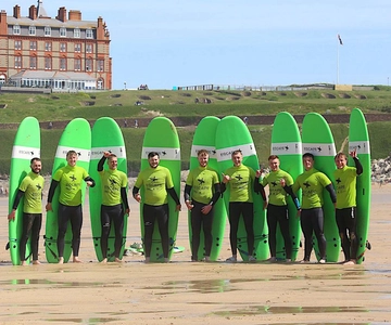 Newquay: 2 hour Surf Experience - For Beginners/Improvers