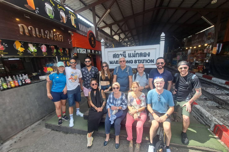 Bangkok: Maeklong Train Ride & Floating Market Boat Ride