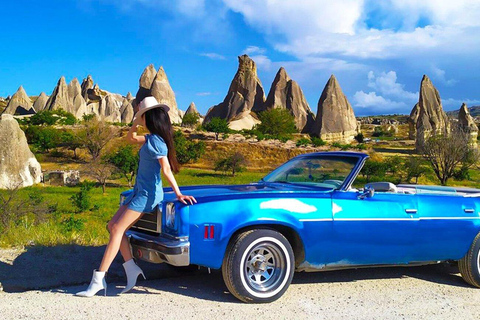 Ortahisar: ballonvaart met een klassieke auto in Cappadocië