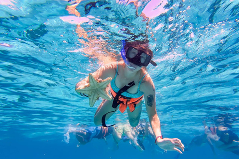 Cancun : Isla Mujeres All-Inclusive Catamaran avec prise en chargeCancun : Catamaran Isla Mujeres All-Inclusive avec prise en charge