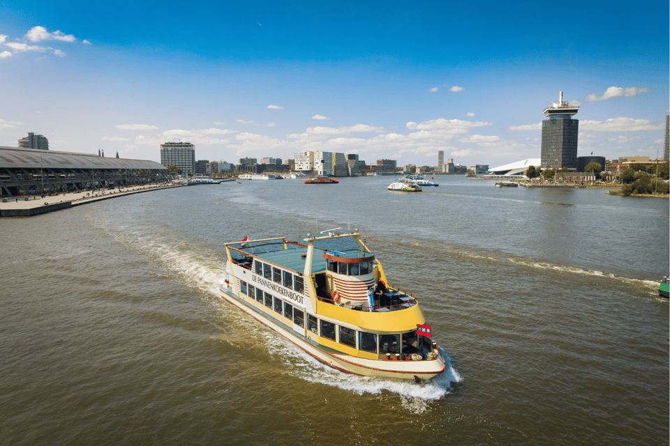 Pfannkuchenboot mit All-you-can-eat-Buffet