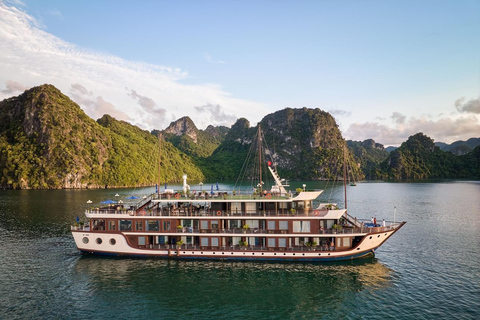 Hanoi/Port : 2-Day Ha Long & Lan Ha Bay on Luxury Cruises Limousine Bus from Hanoi to Ha Long