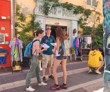 "Old Marseille" district tour and treasure hunt