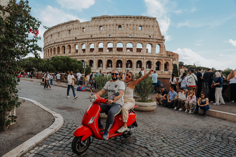 Rome: Vespa Ride in the Streets with Photography Vespa tour