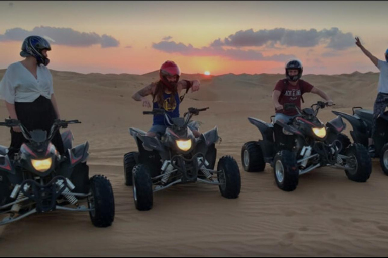 Doha: Halbtägige Wüstensafari mit Kamelritt und SandboardingPrivate Wüstensafari mit Kamelritt und Sandboarding