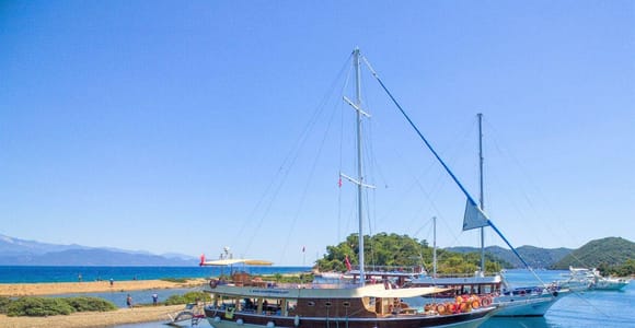 Fethiye: Twelve Islands Boat Cruise with Onboard Lunch