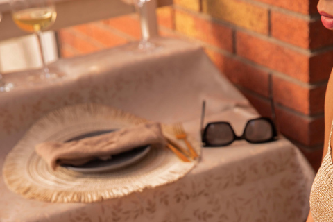 Prywatna degustacja wina z widokiem na Sagrada Familia i posiłkiem tapas