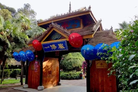 Kunming: Yunnan Ethnic Village Private Tour (Half Day)